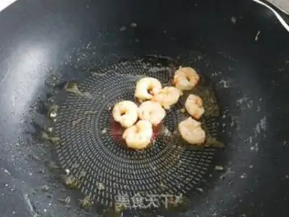 Make Shrimp egg fried rice step 5