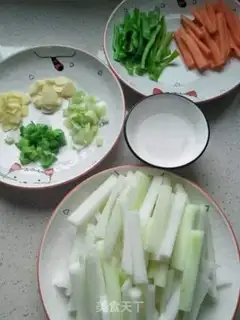 Make Pyramid carrots for a melon step 5