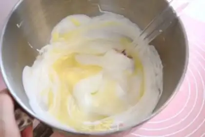 Make Tasty old-fashioned cake step 3