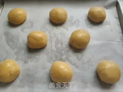 Make Traditional peaches step 1