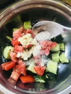 Make A cucumber with tomatoes step 4