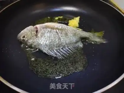 Make Roach clams and fish soup step 3