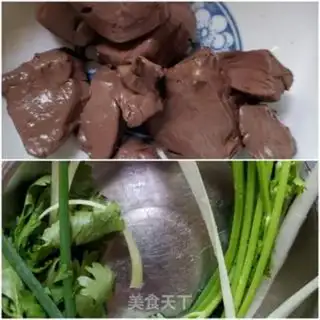 Make Spicy duck blood soup step 0