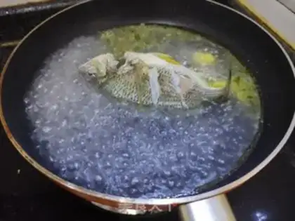 Make Roach clams and fish soup step 5