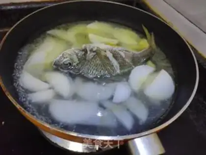 Make Roach clams and fish soup step 6
