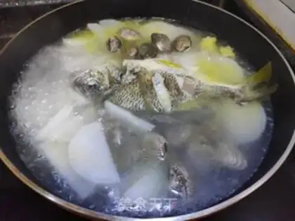 Make Roach clams and fish soup step 7