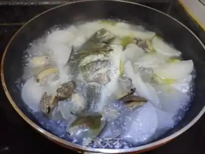 Make Roach clams and fish soup step 8