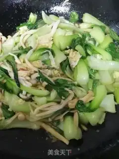 Make Eggs, white mushrooms, oil step 3