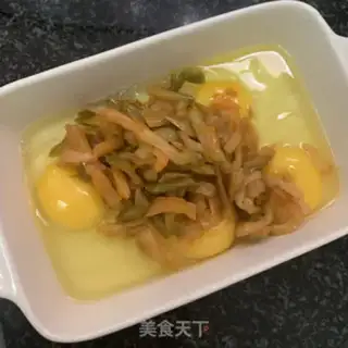 Make Squeeze the eggs step 1