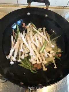 Make Beef silk and sea mushrooms step 3