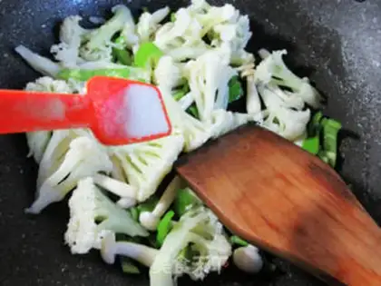 Make Green peppers, veggies step 4