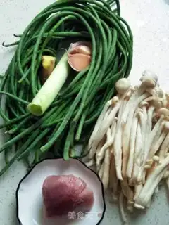 Make White mushrooms, fried beans step 0