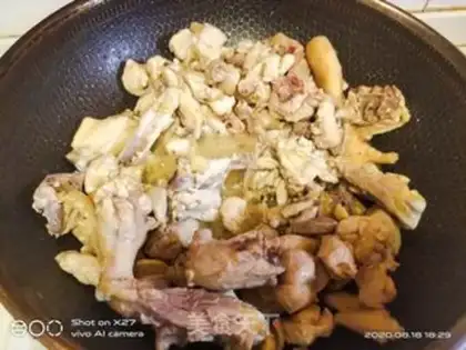 Make Three yellow chickens for beer step 3