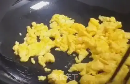 Make Bean fried eggs step 1