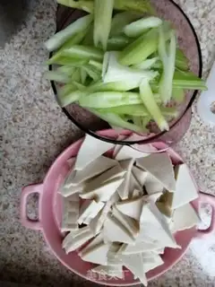Make 1000 pages of celery step 1