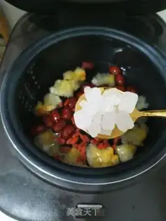 Make Ugly red date soup step 4
