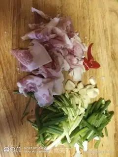 Make Five flowers for the fruit step 1
