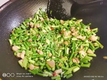 Make Five flowers and a grub step 4