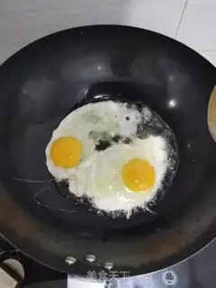 Make Onion egg fried rice step 2
