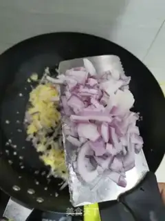 Make Onion egg fried rice step 3