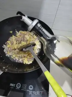 Make Onion egg fried rice step 4