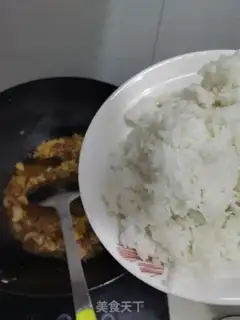 Make Onion egg fried rice step 5