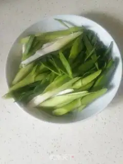 Make Garlic sprouts back to the pot step 2