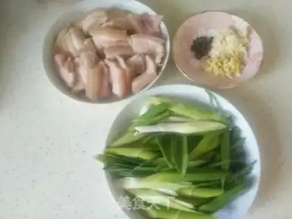 Make Garlic sprouts back to the pot step 3