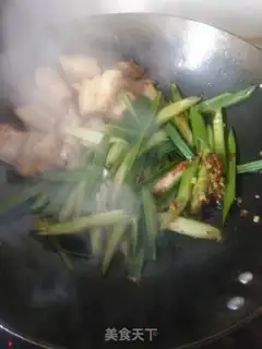 Make Garlic sprouts back to the pot step 8