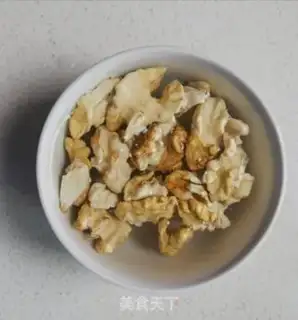 Make Double-eared walnuts step 1