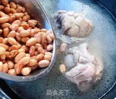 Make The peanut sea belt tofu pig bone soup step 5