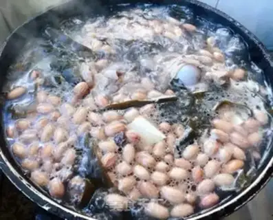 Make The peanut sea belt tofu pig bone soup step 8