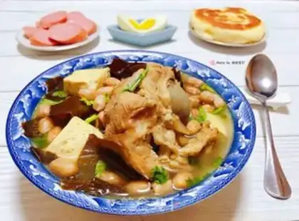 Make The peanut sea belt tofu pig bone soup step 11