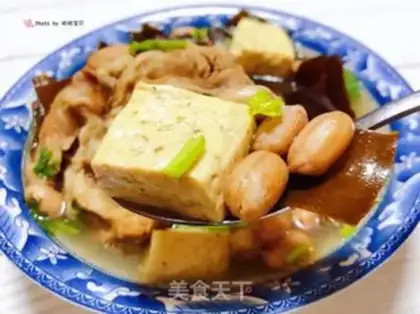 Make The peanut sea belt tofu pig bone soup step 12