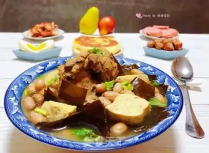 Make The peanut sea belt tofu pig bone soup step 14