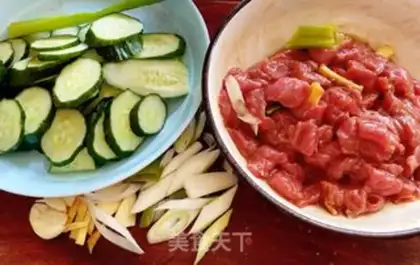 Make cucumber fried ridge step 2