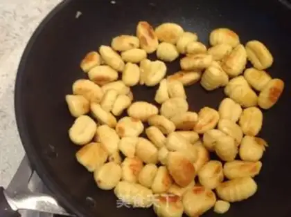 Make Plum-coloured potatoes step 3