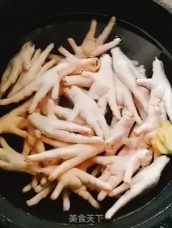 Make Spicy beer and claws step 1