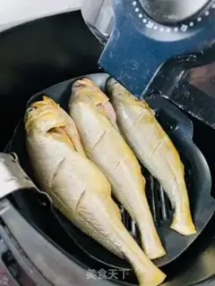 Make Pyramids burn yellow fish step 2