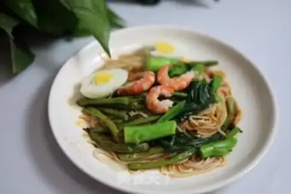 Make Cream shrimp egg noodles step 0