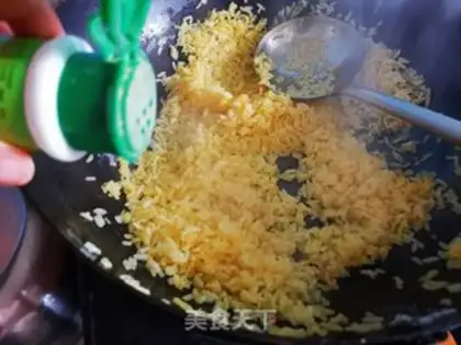 Make Gold egg fried rice step 7