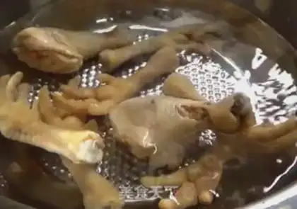 Make Red chicken claws, chicken legs step 1