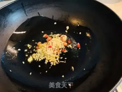 Make Pyramid green bean sprouts and silk rods step 1