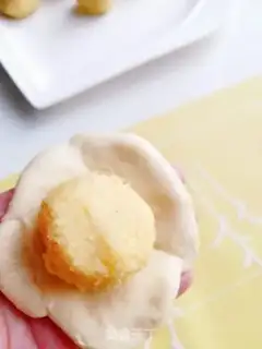 Make Heart-shaped coconut bread step 25