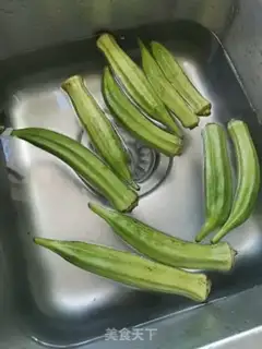 Make The meatloaf makes the acorns step 0