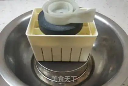 Make Grinding hand-made tofu step 8