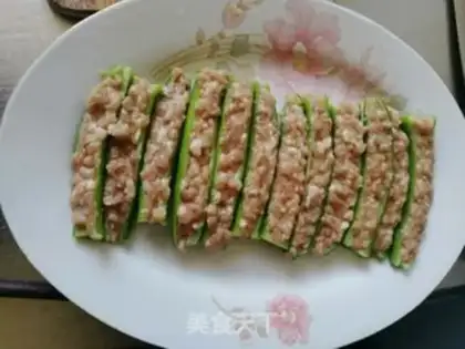 Make The meatloaf makes the acorns step 11