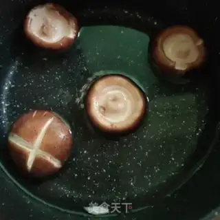 Make Sweet and delicious mushroom ribs soup step 2