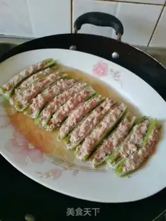 Make The meatloaf makes the acorns step 13