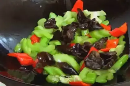 Make Celery fried eggs step 4